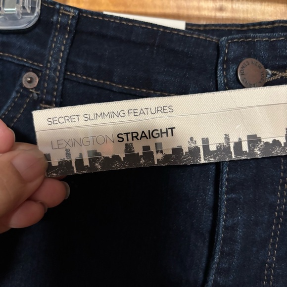 Jones New York Lexington Slimming Stretch Straight Leg Jeans Size 18 Short NWT - Picture 4 of 8